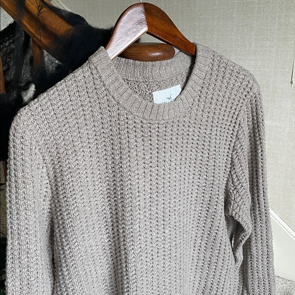 Hollister Men's Taupe Crewneck Sweater - Picture 2 of 9